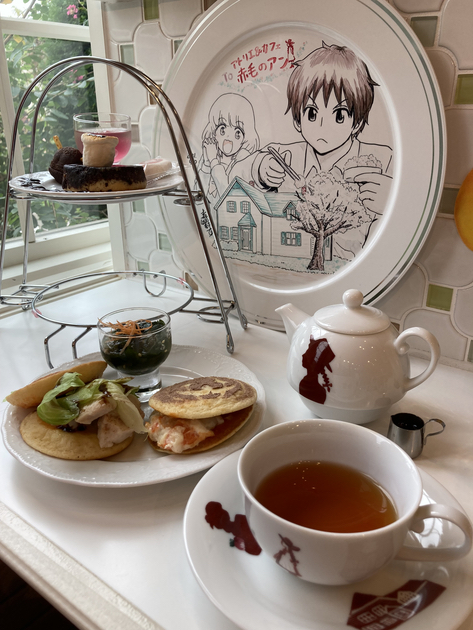 ２段トレーとホットティー