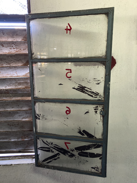 スーム茶園　窓２