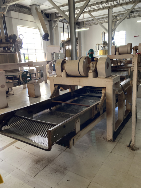 スーム茶園　篩い分け機２