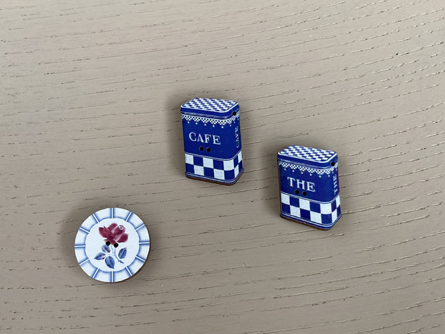 フランス製　紅茶缶ボタン